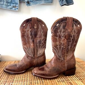 IDYLLWIND WOMEN'S OUTLAW WESTERN PERFORMANCE BOOTS - BROAD SQUARE TOE COWBOY